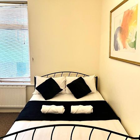 Aldgate Holiday Rooms London Bagian luar foto