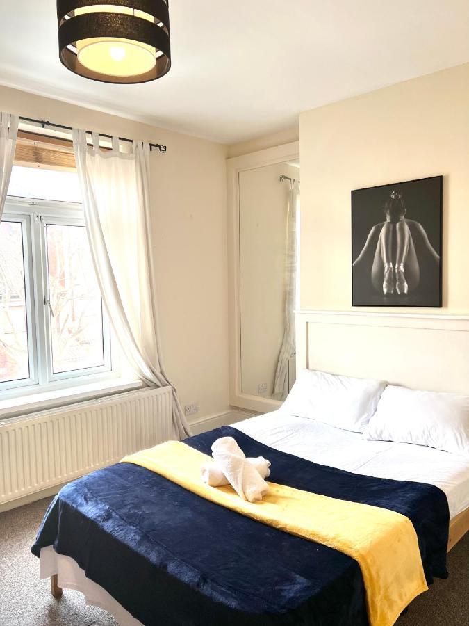 Aldgate Holiday Rooms London Bagian luar foto