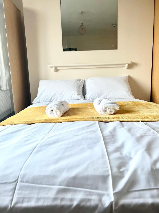 Aldgate Holiday Rooms London Bagian luar foto