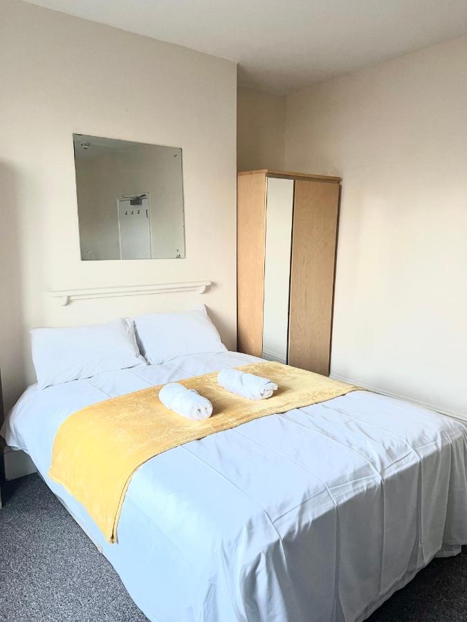 Aldgate Holiday Rooms London Bagian luar foto