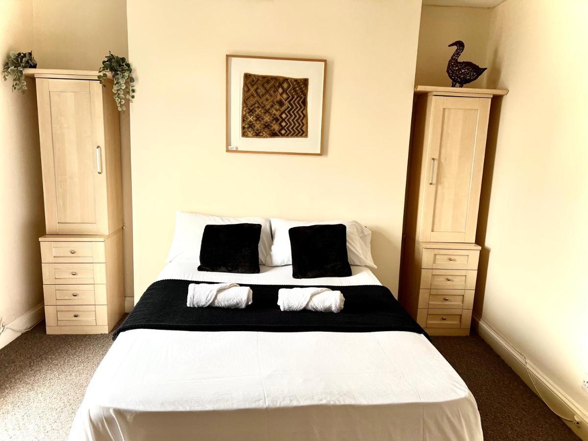 Aldgate Holiday Rooms London Bagian luar foto