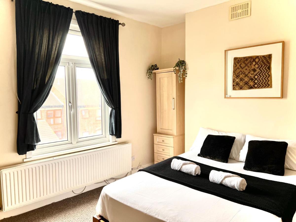 Aldgate Holiday Rooms London Bagian luar foto