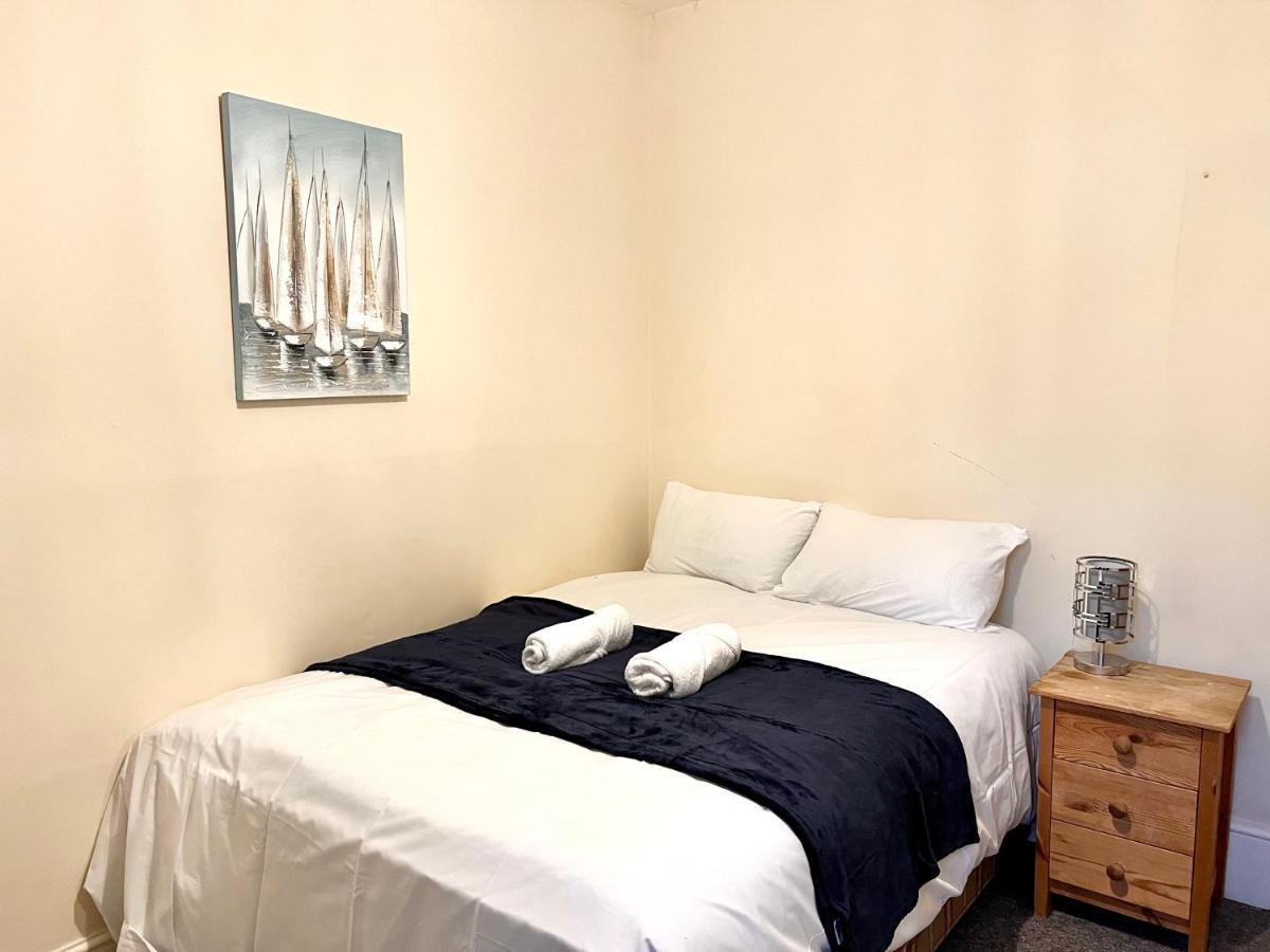 Aldgate Holiday Rooms London Bagian luar foto