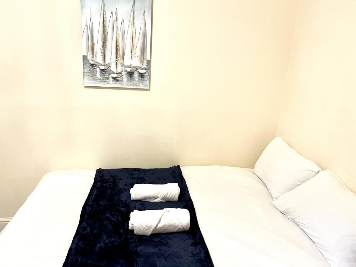 Aldgate Holiday Rooms London Bagian luar foto