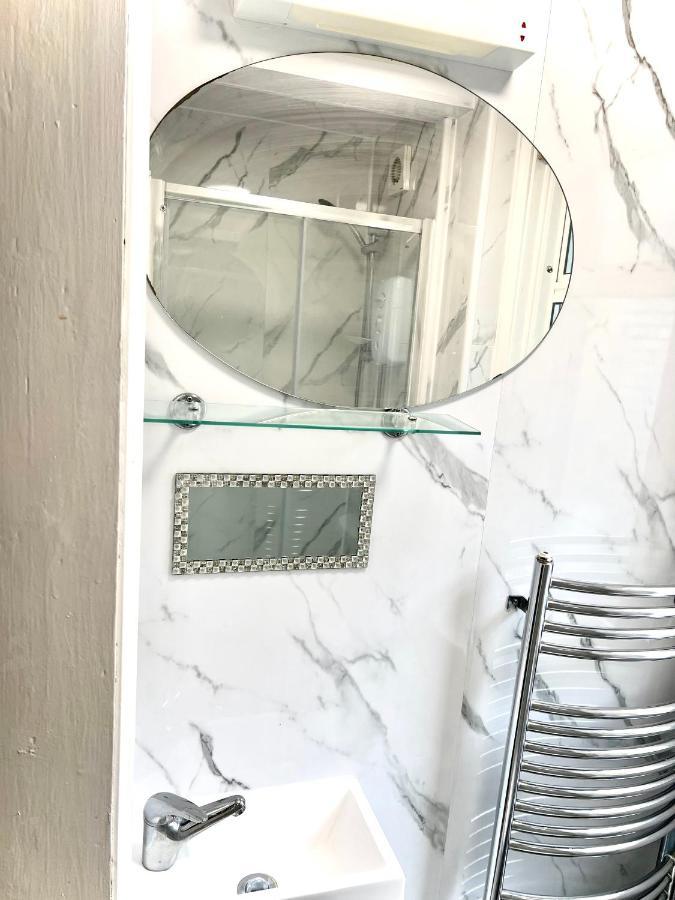 Aldgate Holiday Rooms London Bagian luar foto