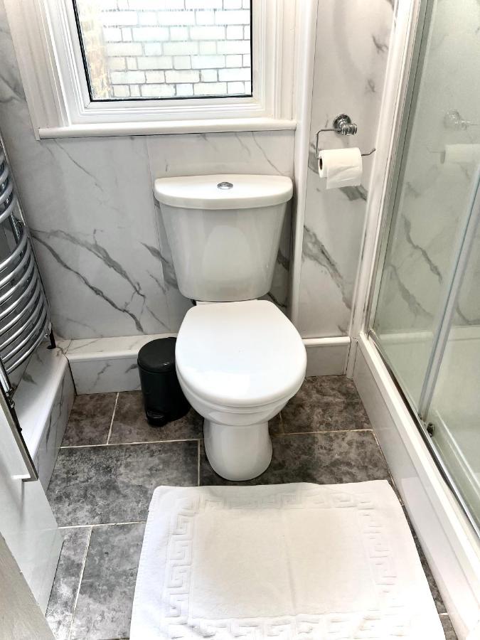Aldgate Holiday Rooms London Bagian luar foto