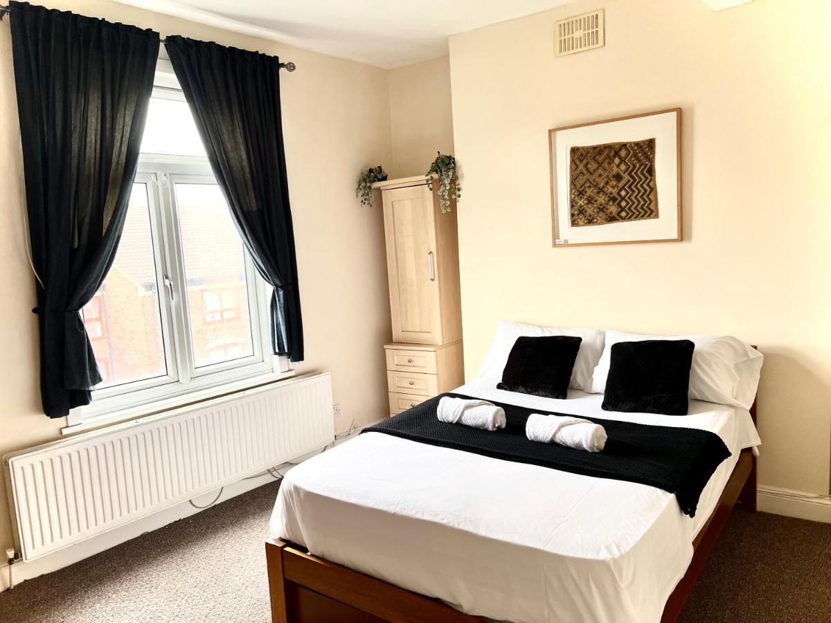 Aldgate Holiday Rooms London Bagian luar foto