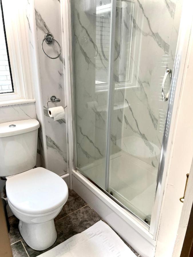 Aldgate Holiday Rooms London Bagian luar foto