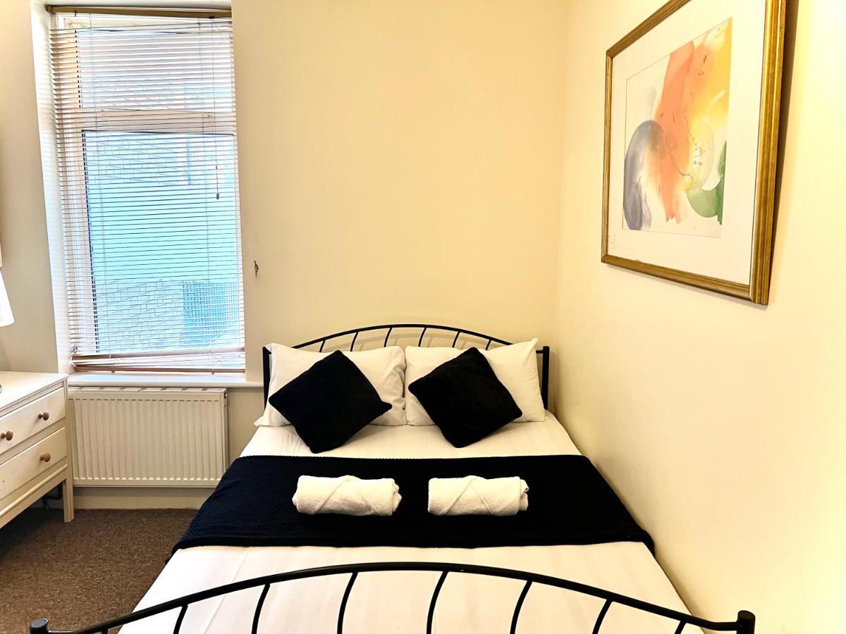 Aldgate Holiday Rooms London Bagian luar foto