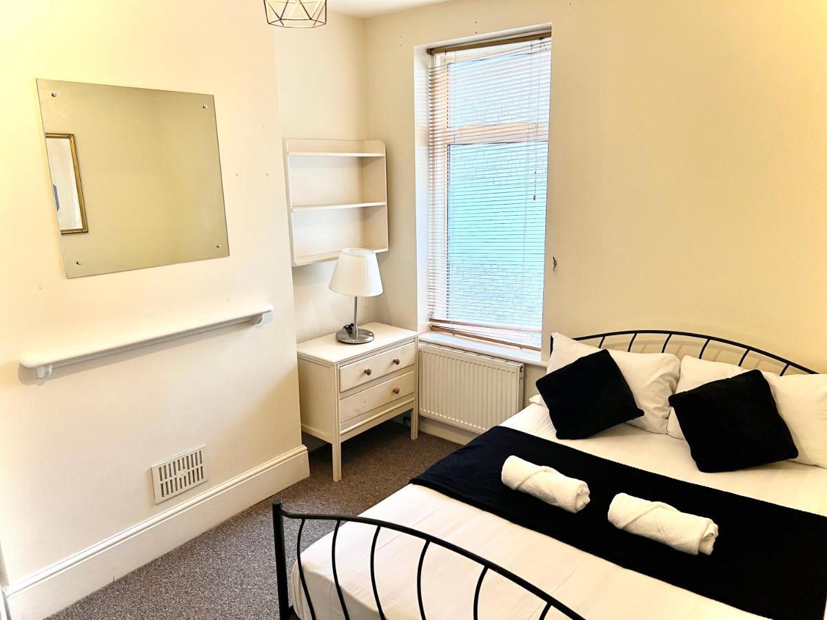 Aldgate Holiday Rooms London Bagian luar foto