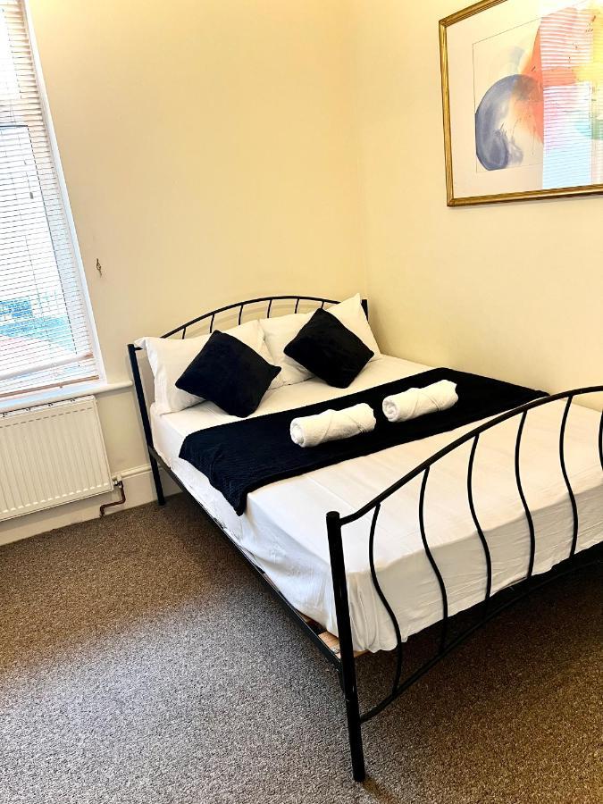Aldgate Holiday Rooms London Bagian luar foto