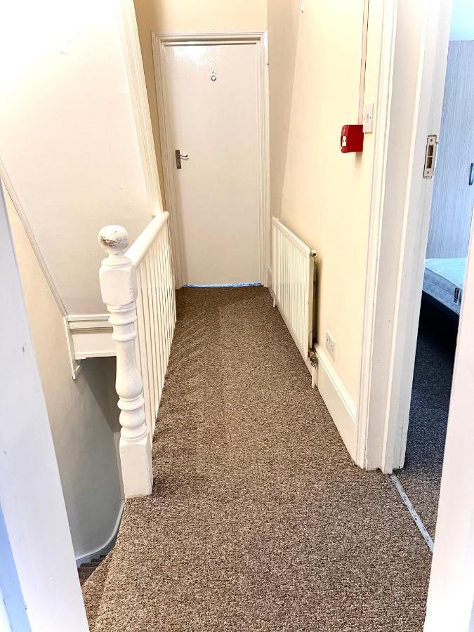 Aldgate Holiday Rooms London Bagian luar foto