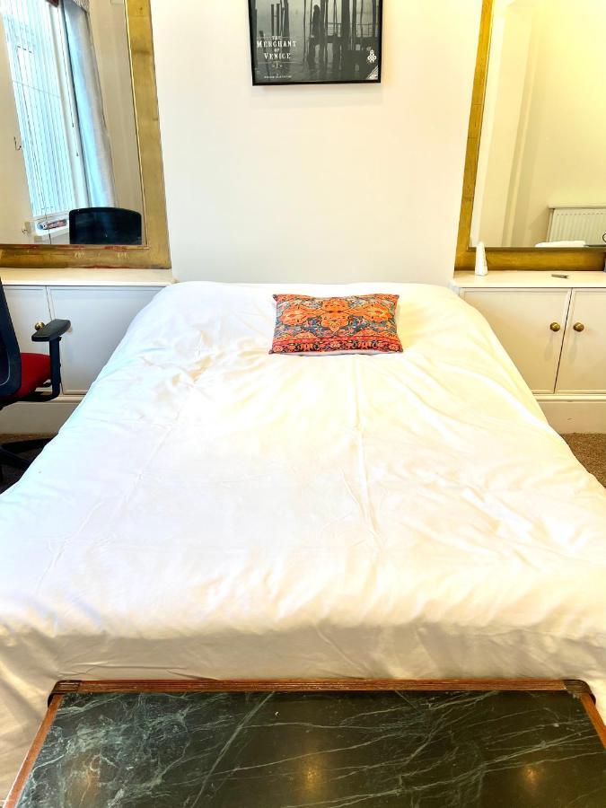 Aldgate Holiday Rooms London Bagian luar foto