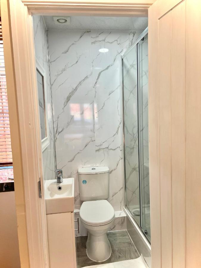 Aldgate Holiday Rooms London Bagian luar foto